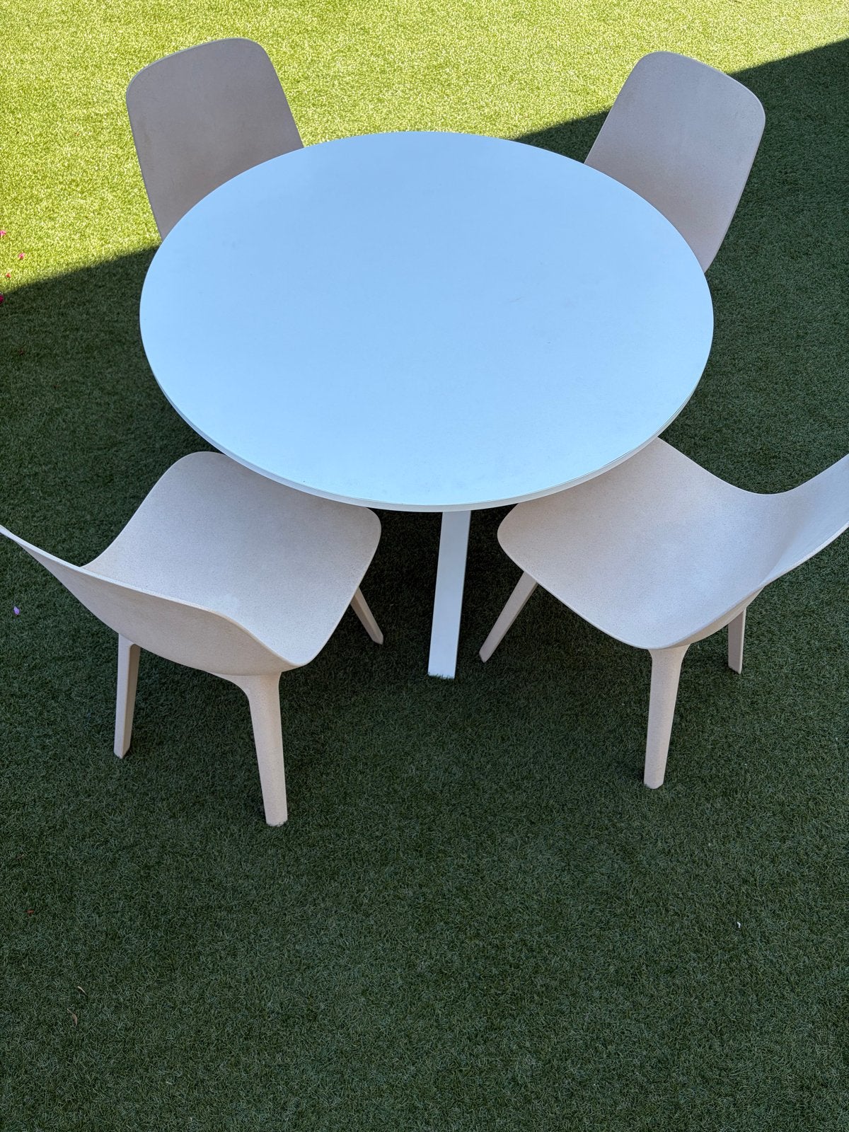IKEA Mariedamm tafel met 4 stoelen, Huis en Inrichting, Ophalen, Gebruikt, Rond, Kunststof