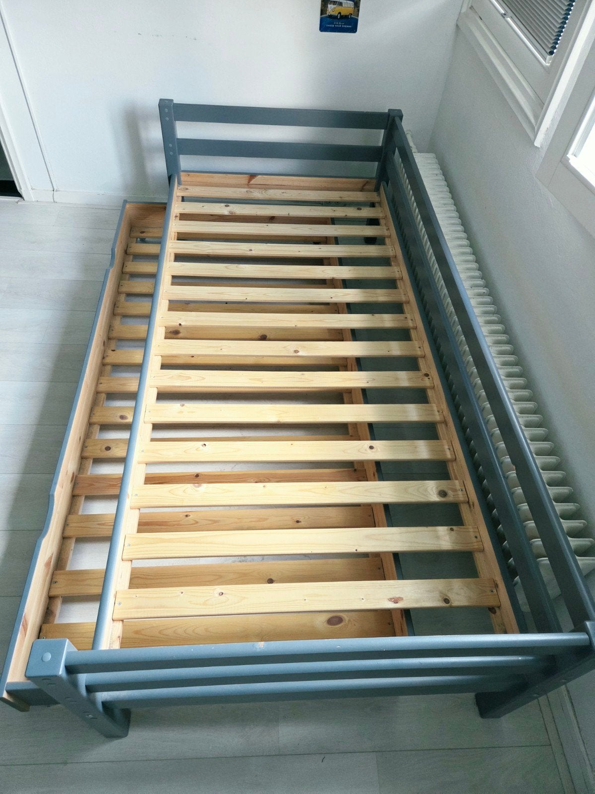 Bed voor matras maat 90cmx200cm, grijs, Ophalen, Gebruikt, 90 cm, Eenpersoons