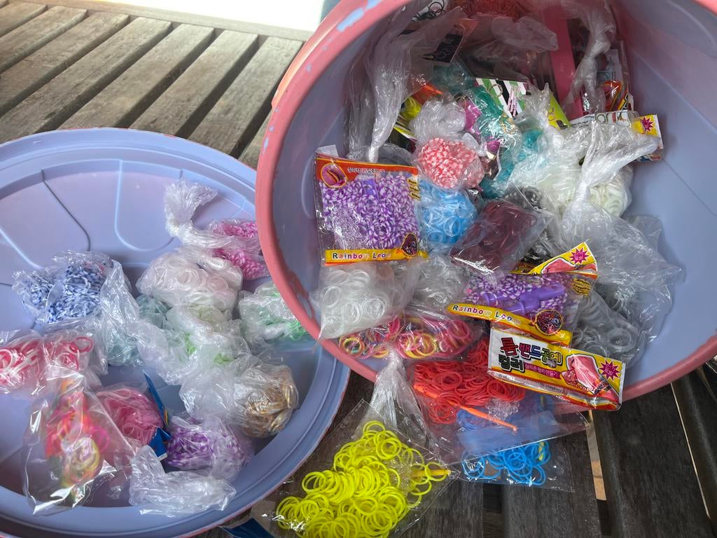 Grote partij Loom elastiekjes met accessoires, Hobby en Vrije tijd, Knutselen, Ophalen, Gebruikt, Overige typen
