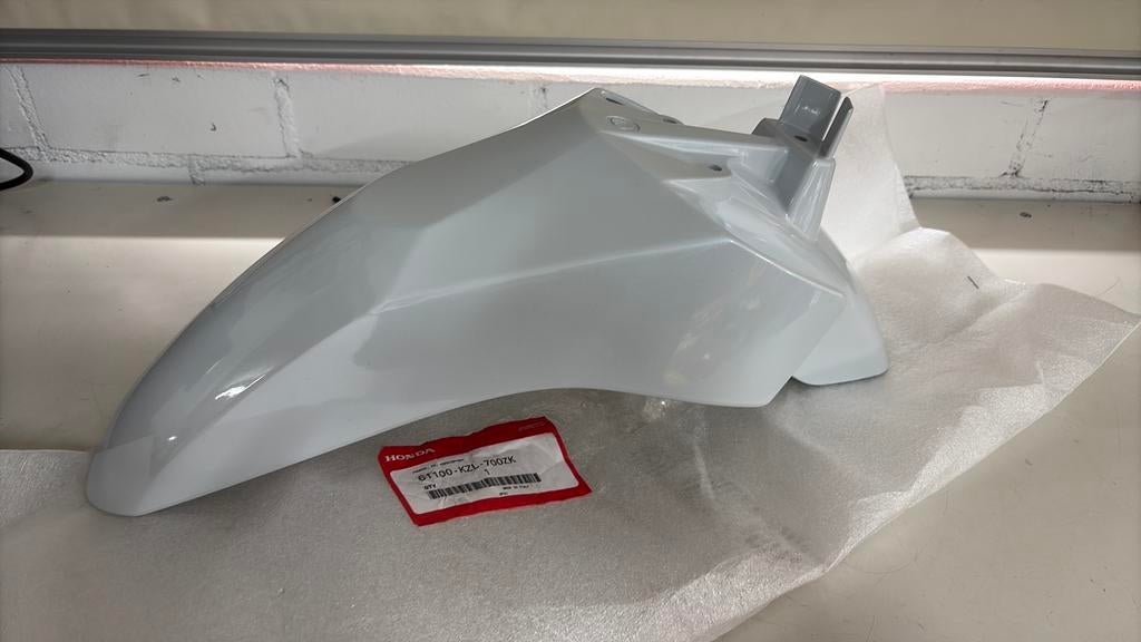 Honda Nsc 50/110 Voorspatbord Wit 16inch wiel, Ophalen of Verzenden, Honda, 61100-kzl-700zj, Nsc 50/110