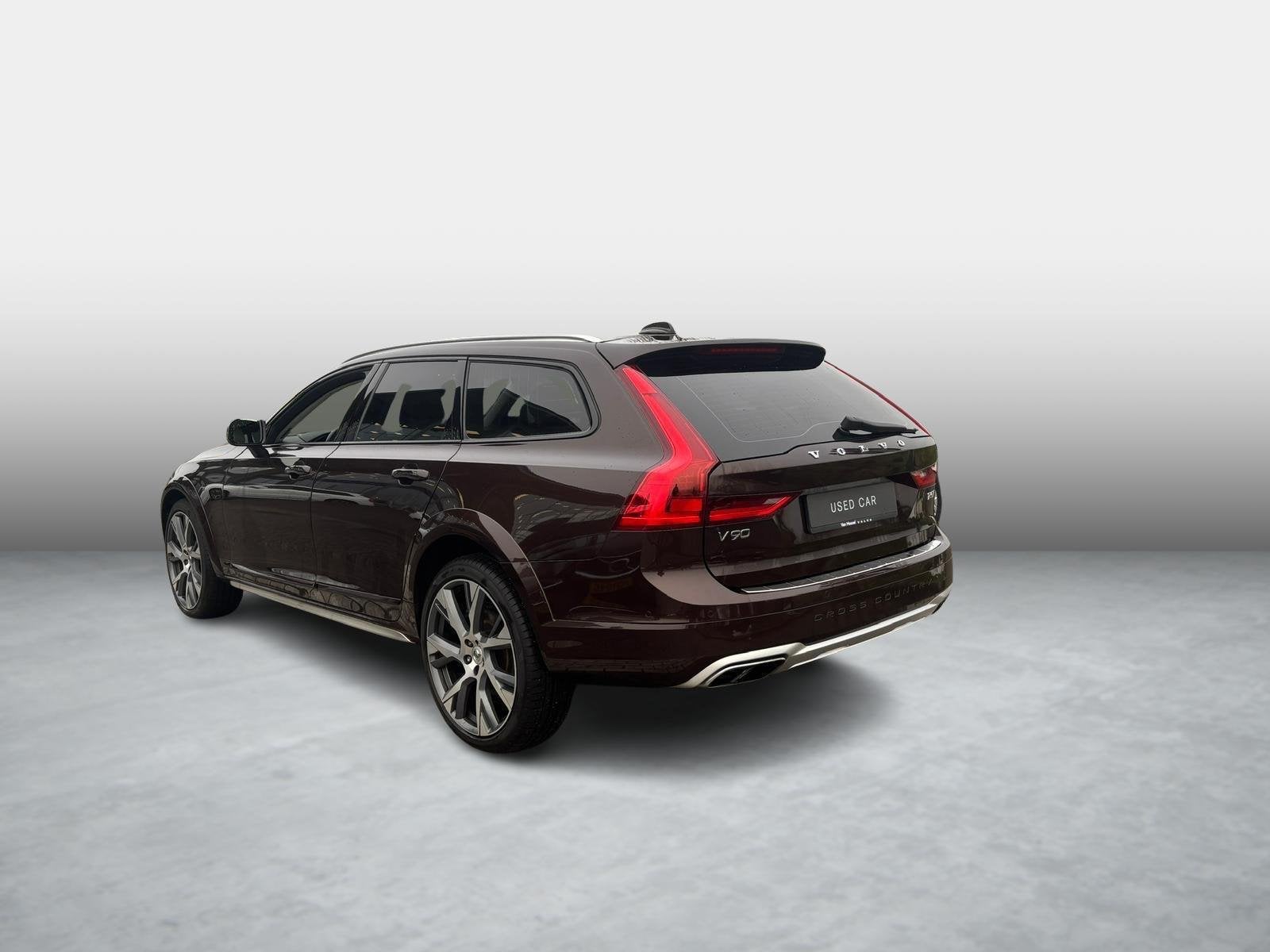 Volvo V90 Cross Country 2.0 T5 AWD Pro | Trekhaak | Luchtver, Euro 6, Verwarmde buitenspiegels, 2400 kg, 102 €/maand