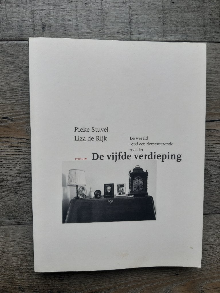 De vijfde verdieping - De wereld rond een dementerende moede, Ophalen, Zo goed als nieuw
