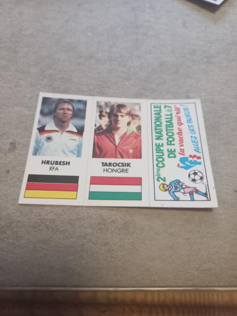 Voetbalplaatje Hrubesch RFA Tarocsik Hongarije 1982, Ophalen of Verzenden