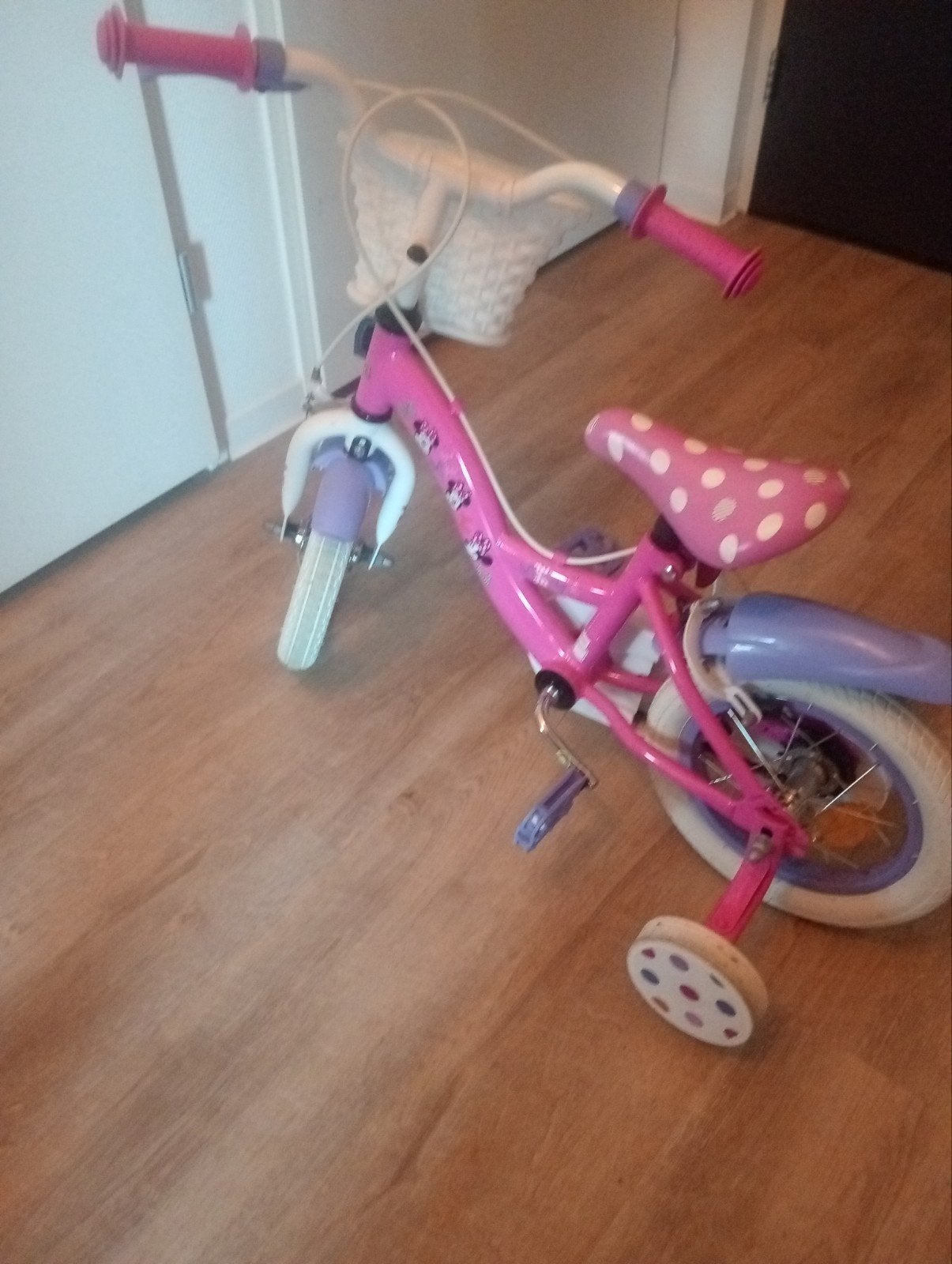 Minnie Mouse kinderfiets 12 inch met zijwieltjes, Zijwieltjes, Gebruikt, Minnie Mouse, Velgrem
