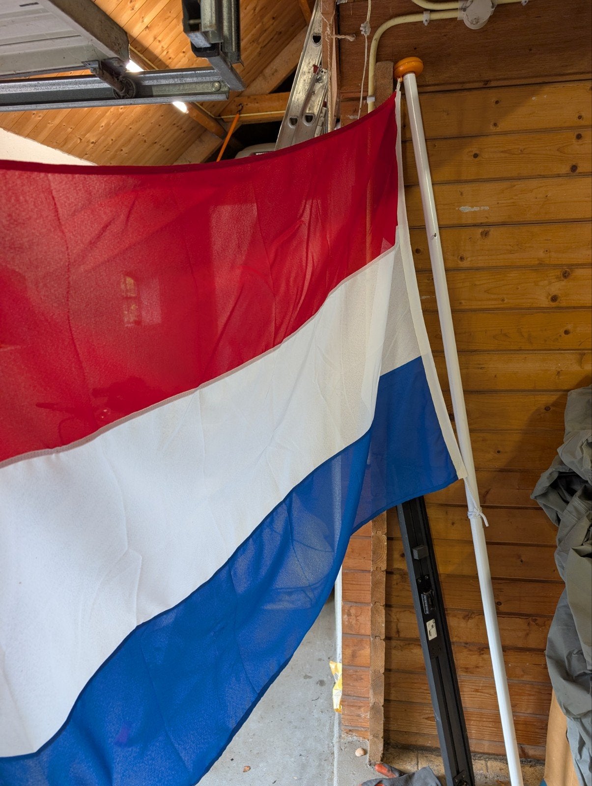 Nederlandse vlag incl stok, Ophalen