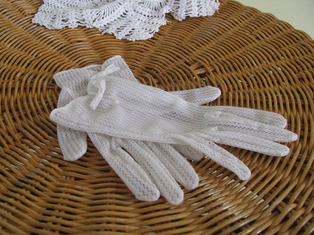 Van LANG geleden * Communie handschoenen * jaren '60 *, Ophalen of Verzenden, Kinderen