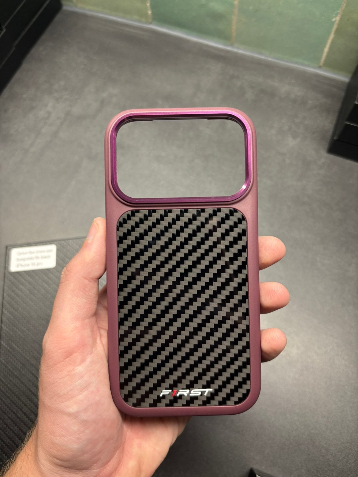 iPhone 18 Pro & Pro Max hoesje Burgundy / woven carbon, Telecommunicatie, IPhone 16 Pro, Rondom bescherming, Frontje of Cover