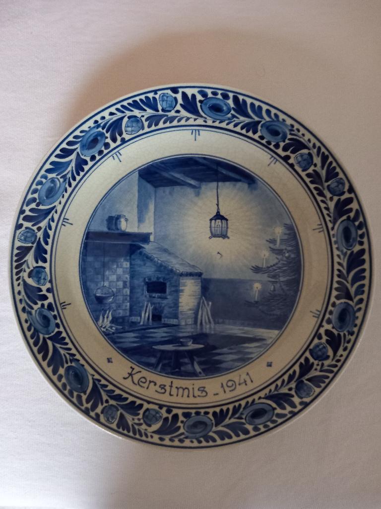 De porceleyne fles delfts wandbord kerst 1941 huis met haard, Antiek en Kunst, Ophalen of Verzenden