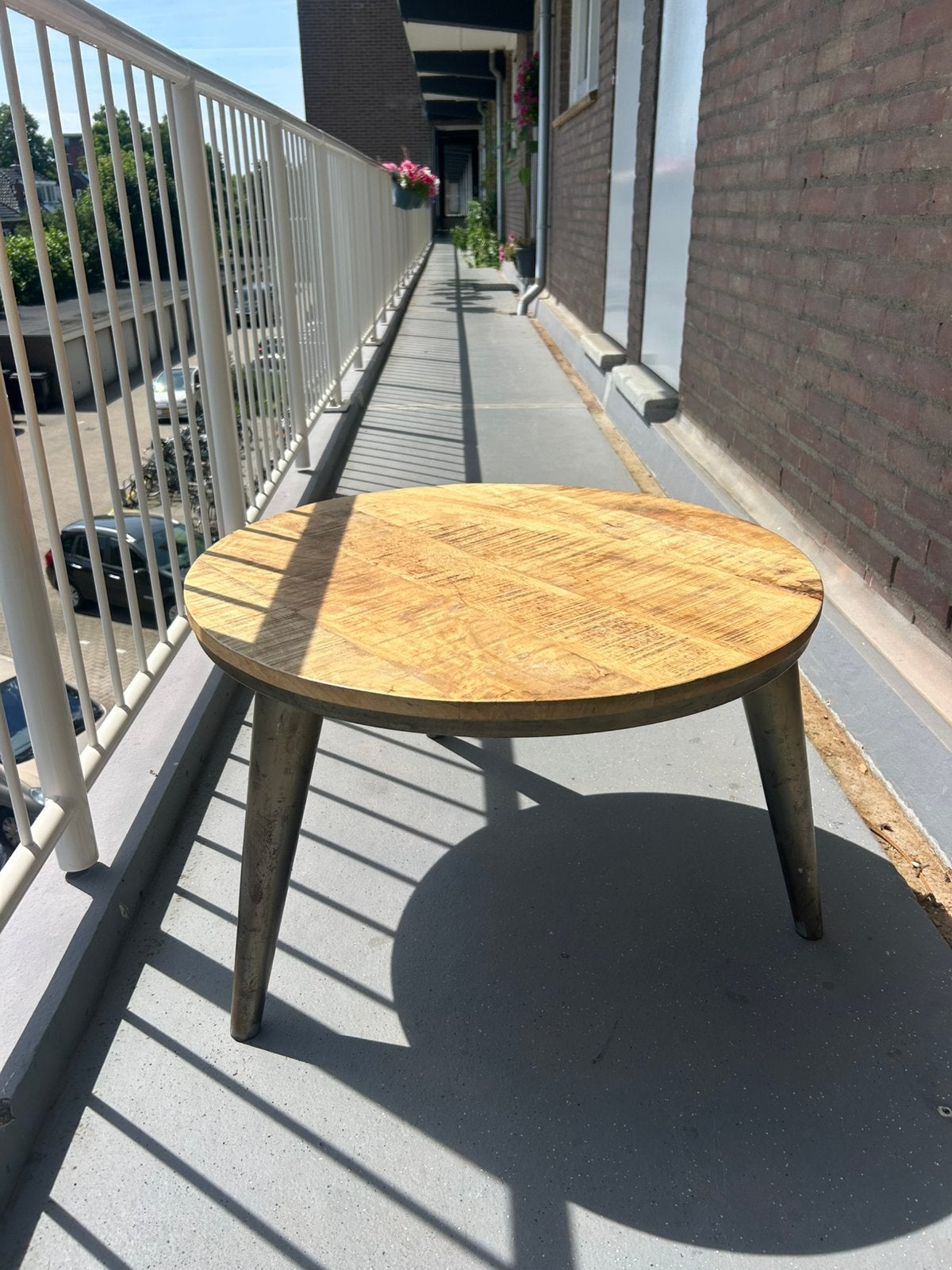 Ronde houten salontafel, Ophalen of Verzenden, Zo goed als nieuw, Rond, Hout