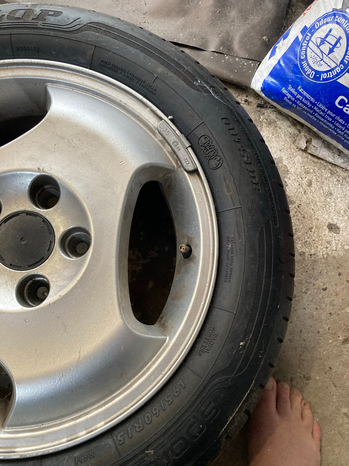 Originele Velgen met Banden voor Saab 9-3 (bj '89), Auto-onderdelen, Banden en Velgen, Ophalen, Gebruikt, 15 inch, Banden en Velgen