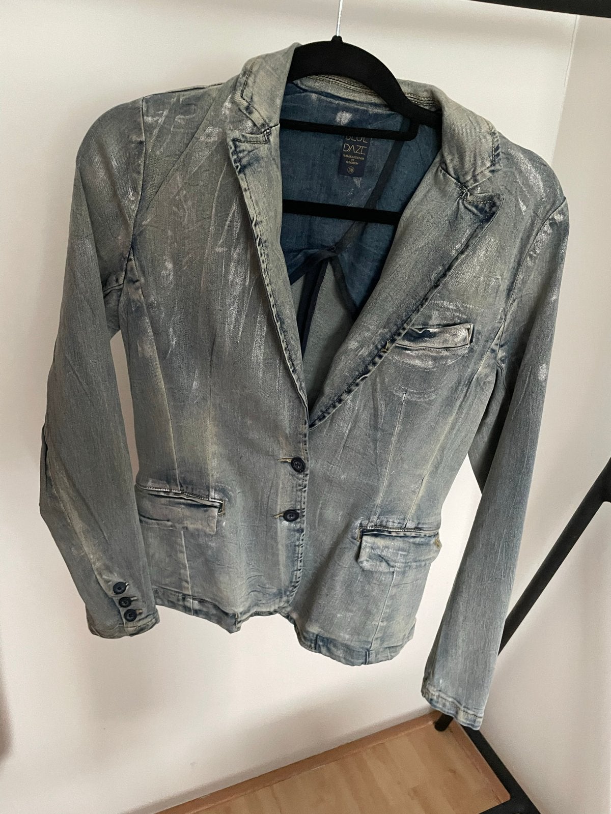 Nieuw blue daze Spijkerjasje met Zilveren Gloed - Maat 38, Maat 38/40 (M), Nieuw, Ophalen of Verzenden, Jasje
