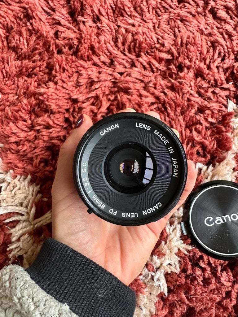 Canon FD 35mm f/3.5 S.C. groothoeklens + doppen en koker, Gebruikt, Canon, Canon FD, Handmatige focus
