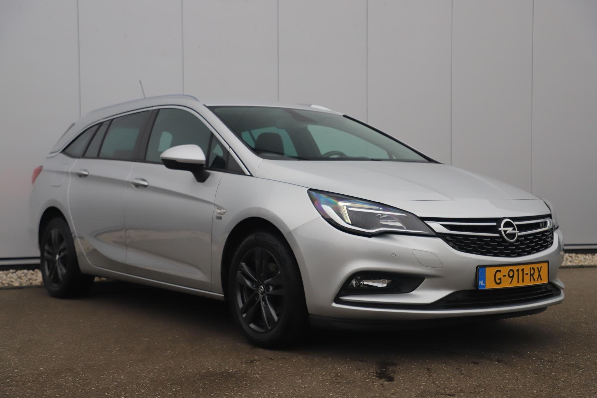 Opel Astra Sports Tourer 1.0 Turbo 120 Jaar Edition 16 inch, Stof, Gebruikt, Euro 6, 1178 kg