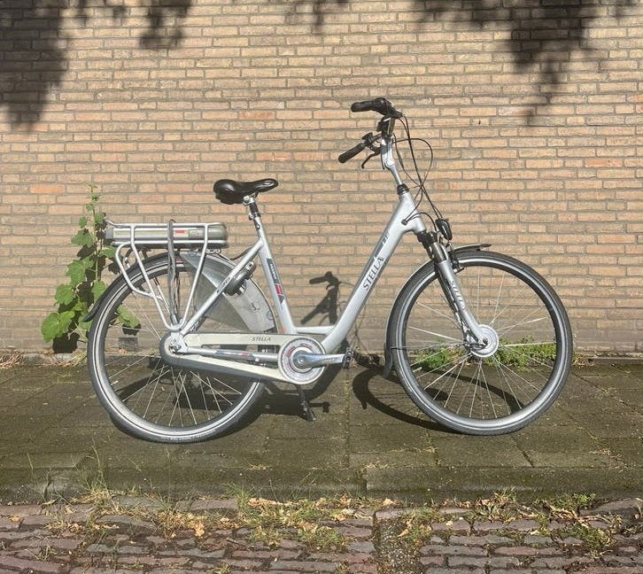 Prachtig elektrisch damesfiets Stella Modena, Fietsen en Brommers, Elektrische fietsen, Zo goed als nieuw, 59 cm of meer, 50 km per accu of meer