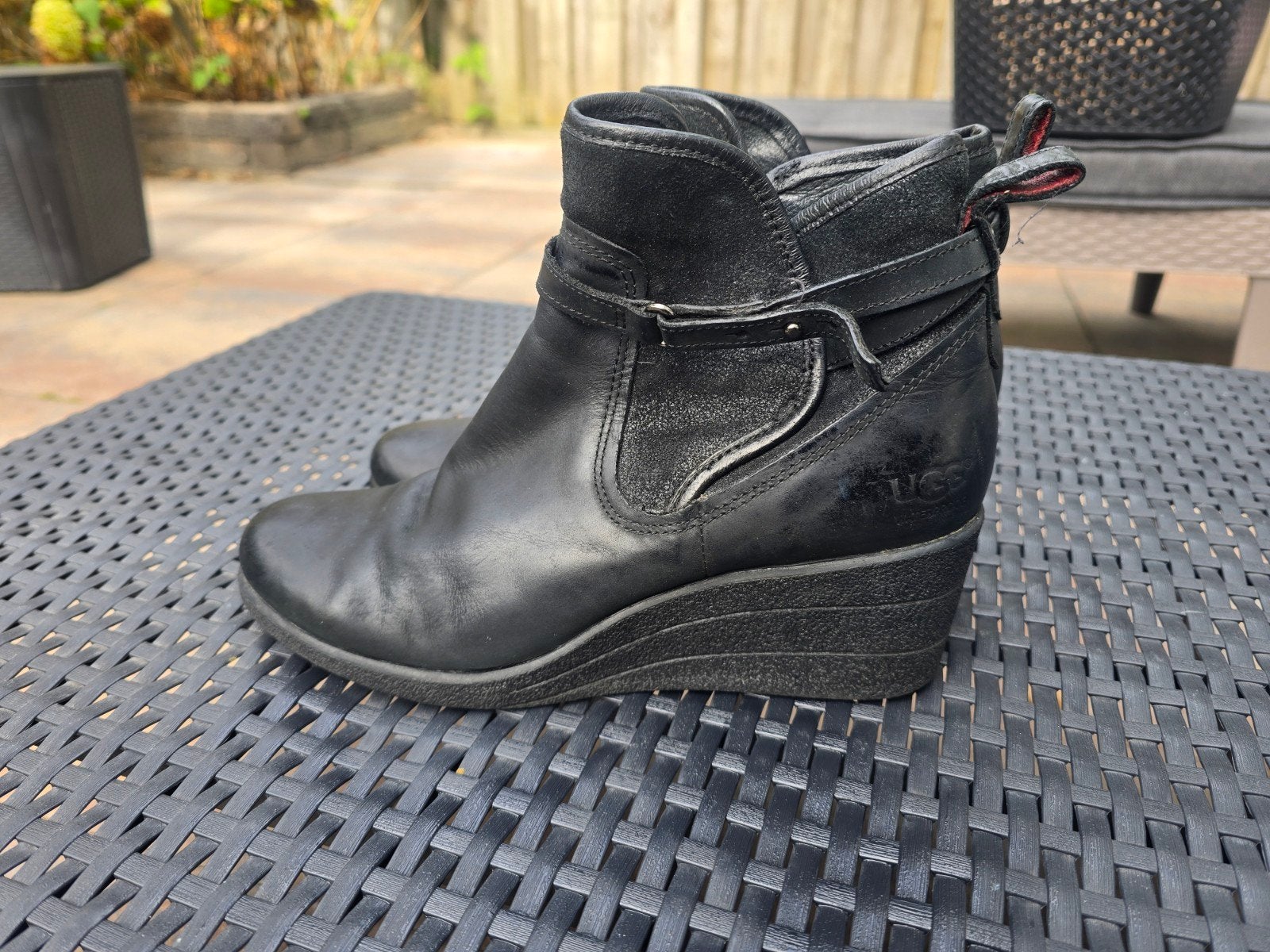UGG Uggs waterproof zwarte enkellaarsjes sleehak maat 40, UGG, Zwart, Lage of Enkellaarzen, Ophalen of Verzenden