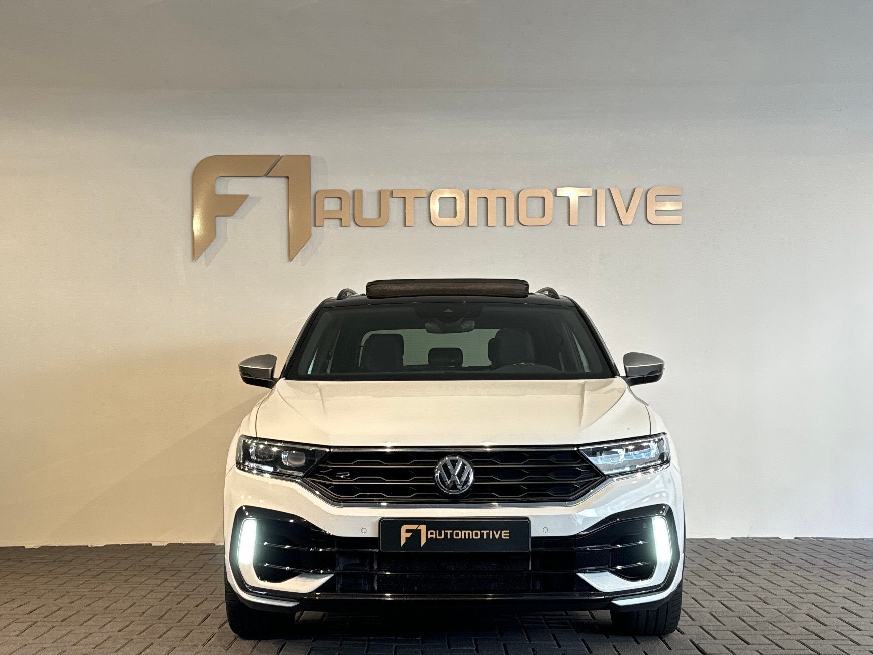 Volkswagen T-Roc 2.0 TSI 4Motion R Pano|BlindSpot|ACC|Lane A, 13 km/l, Automatische klimaatregeling, Gebruikt, Euro 6