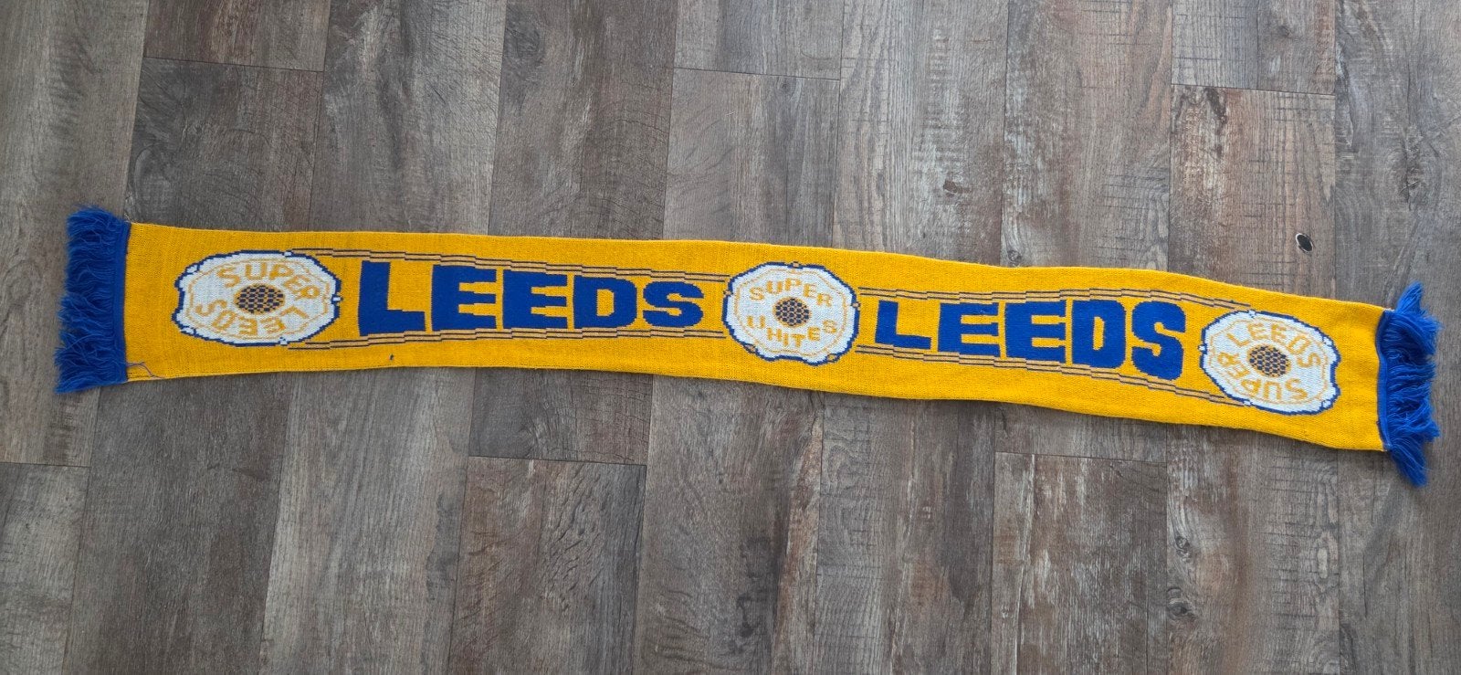 Sjaal Leeds United, Ophalen of Verzenden, Zo goed als nieuw, Buitenlandse clubs, Vaantje of Sjaal