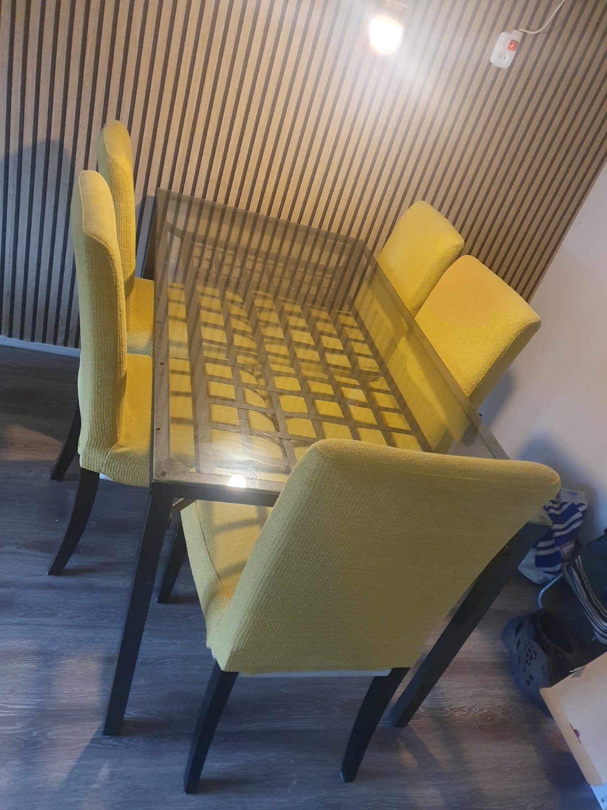gratis af te halen: glazen eettafel en stoelen