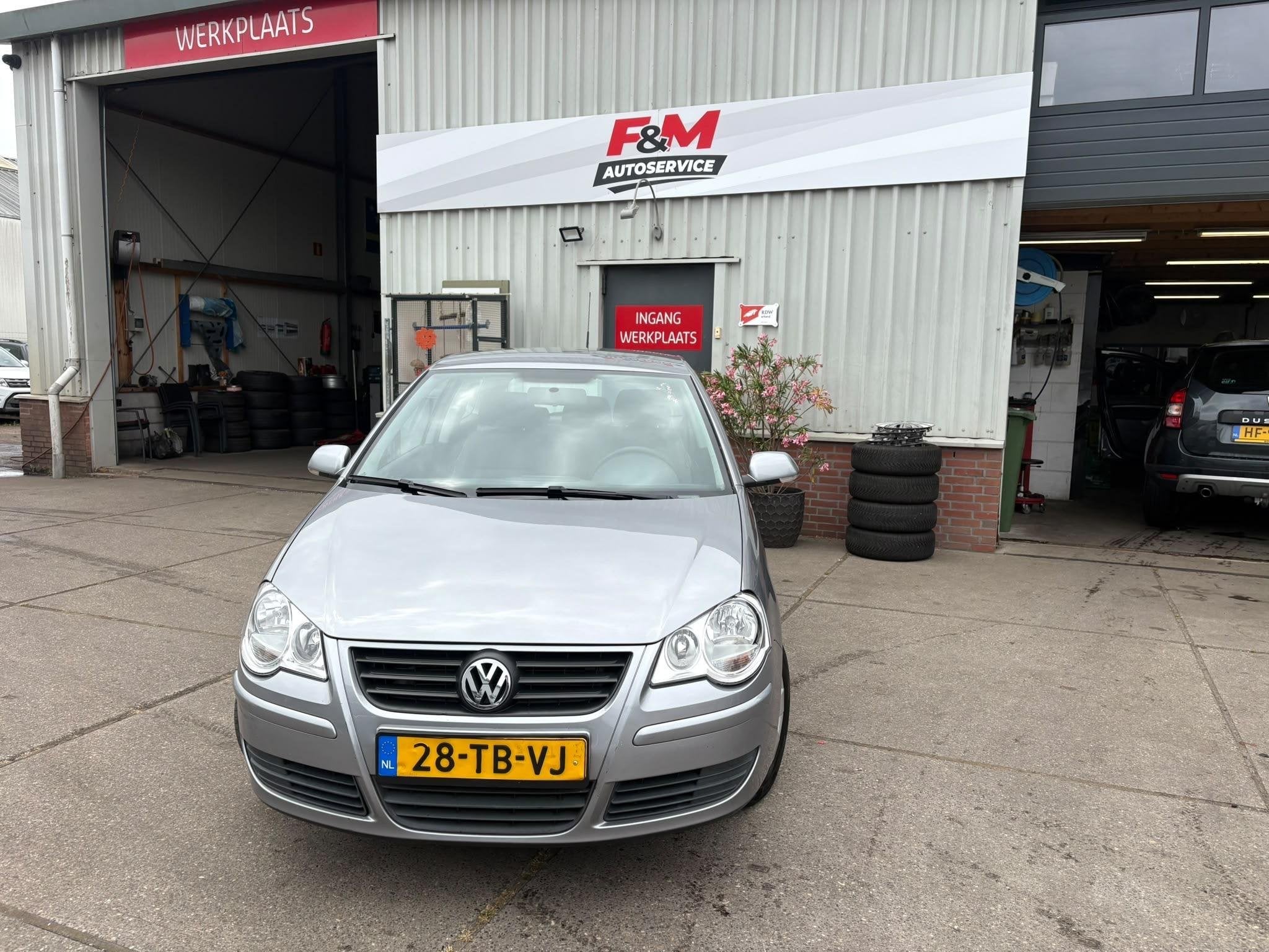 Volkswagen Polo 1.4-16V Optive Airco, radio, Voorwielaandrijving, Stof, Gebruikt, Zwart