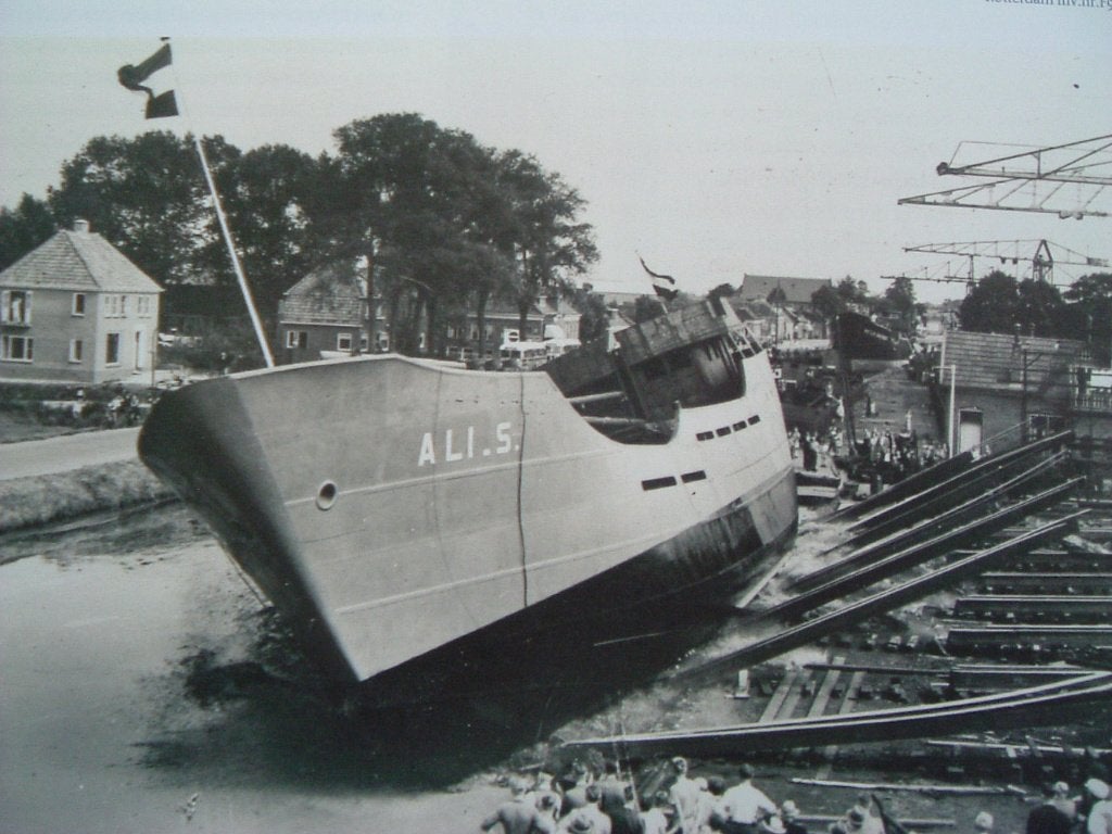 Scheepswerven in Nederland 1870 - 2009., Ophalen of Verzenden, Zo goed als nieuw, Motorboot, Boek of Tijdschrift
