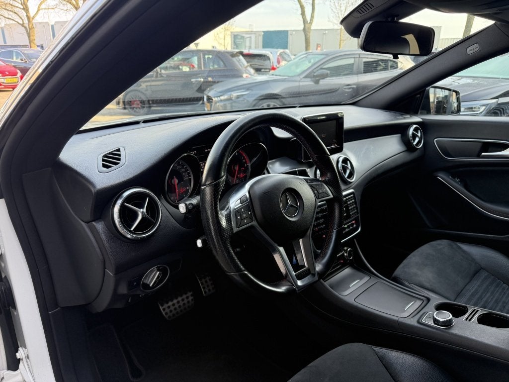 Mercedes-Benz CLA-Klasse 200 Edition 1 (bj 2013, automaat), Gebruikt, Euro 6, 4 cilinders, Wit