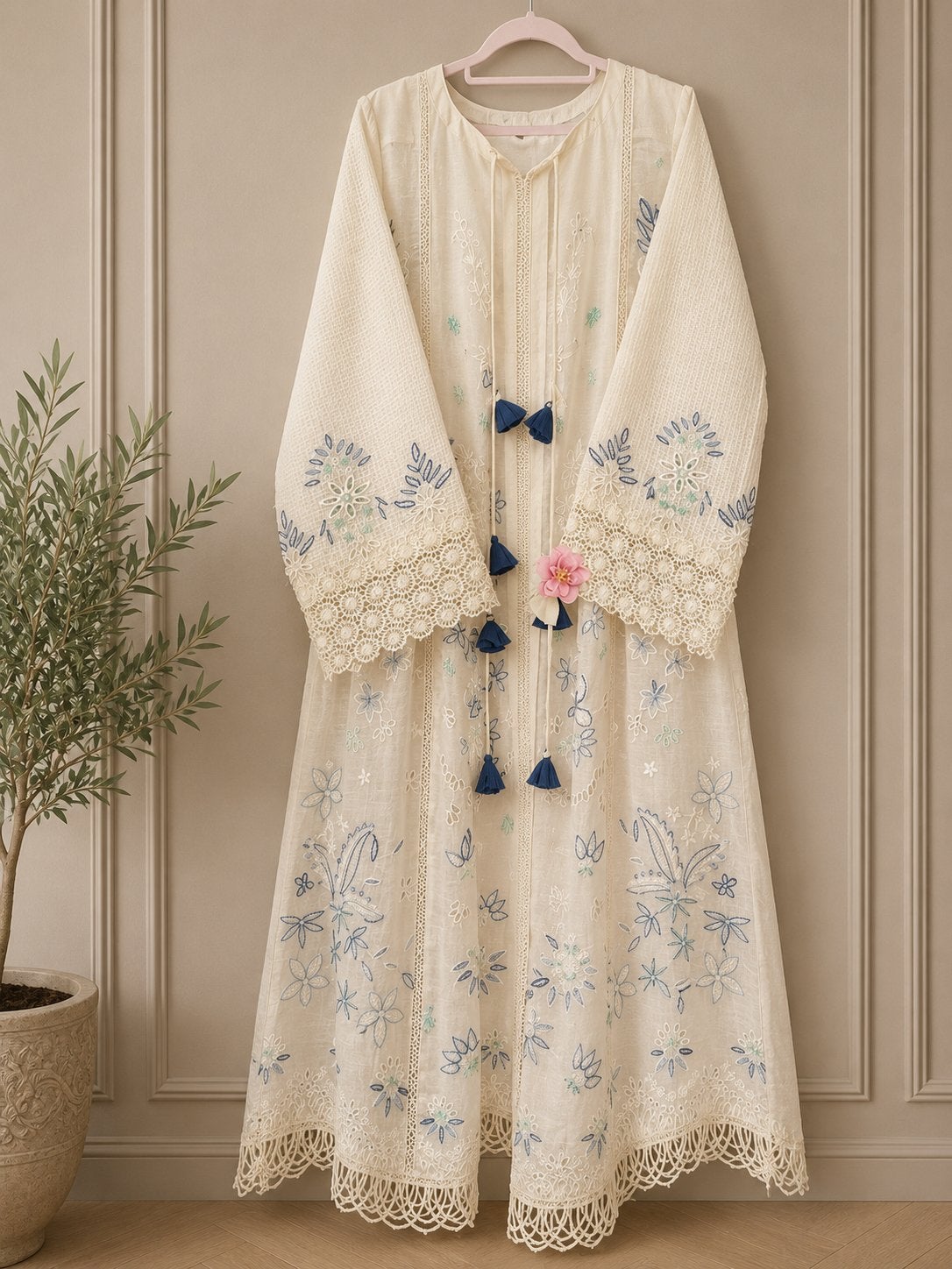 Prachtige Salwar Kameez met borduurwerk - 3-delig, Kleding | Dames, Beige, Maat 42/44 (L), Nieuw, Ophalen of Verzenden