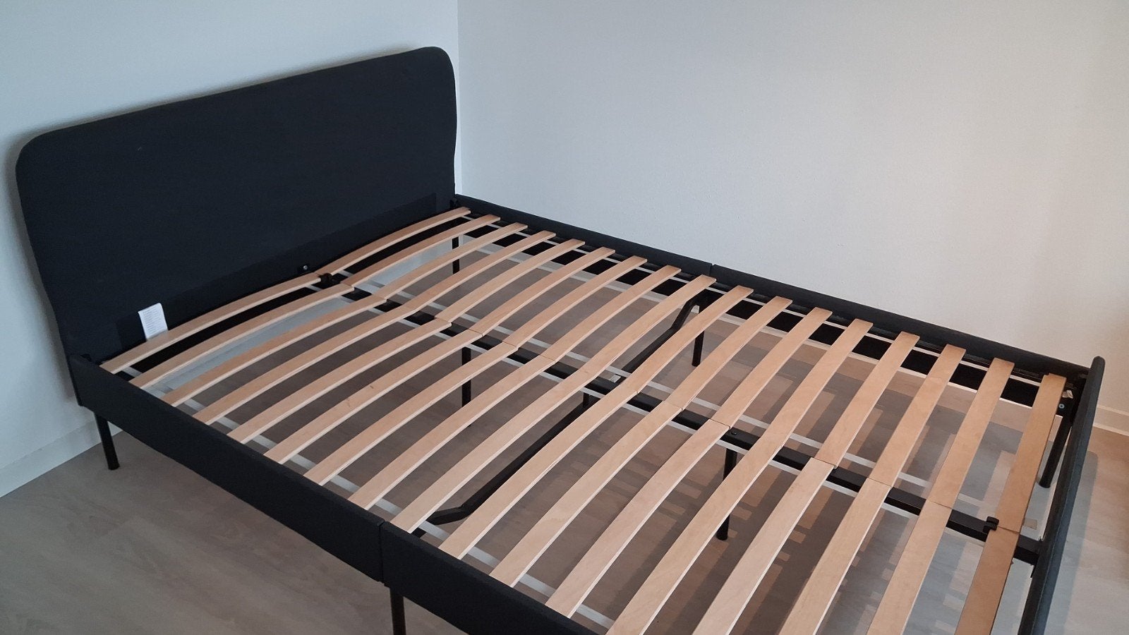 IKEA Slattum bedframe 140x200cm, Huis en Inrichting, Slaapkamer | Bedden, Ophalen, Gebruikt, Eenpersoons, Zwart