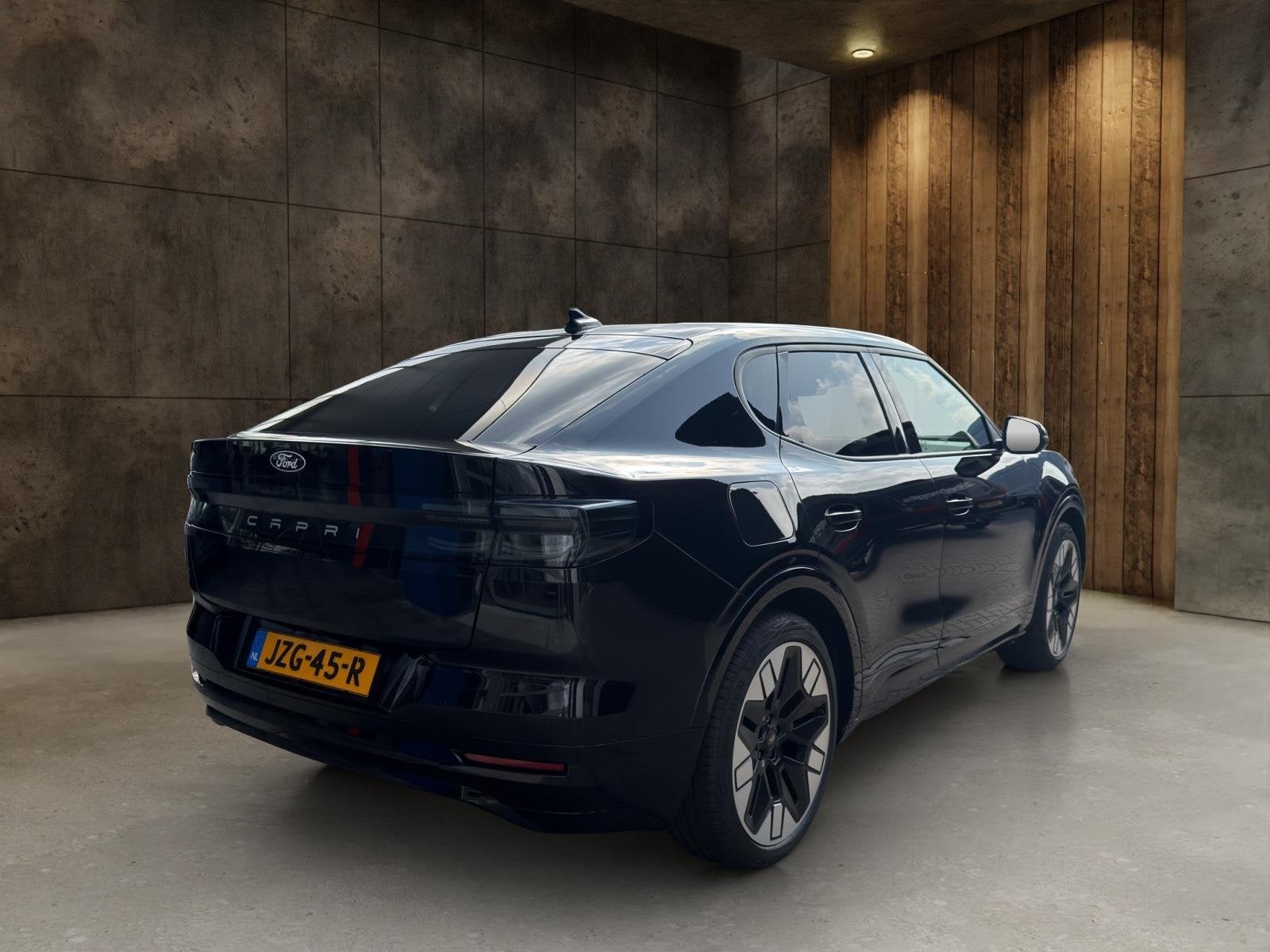 Ford Capri Style Standard Range RWD 170 PK 52 kWh | Camera |, Auto's, 12 maanden, Leder en Stof, Origineel Nederlands, 1000 kg