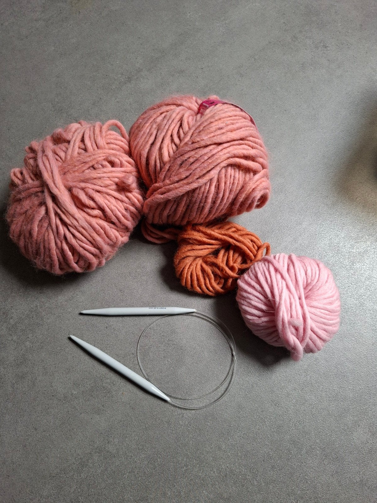 Brei setje wolvilt met rond breinaald 9.00 mm, Hobby en Vrije tijd, Ophalen of Verzenden, Breien, Wol of Garen