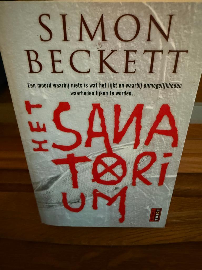 Het Sanatorium - Simon Beckett (Thriller), Boeken, Ophalen of Verzenden, Zo goed als nieuw, Nederland