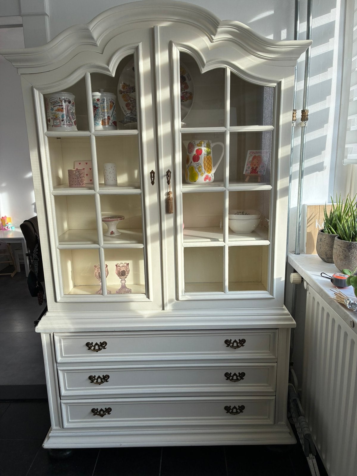 Buffetkast cremekleur gratis, Ophalen, Zo goed als nieuw, 25 tot 50 cm, 100 tot 150 cm