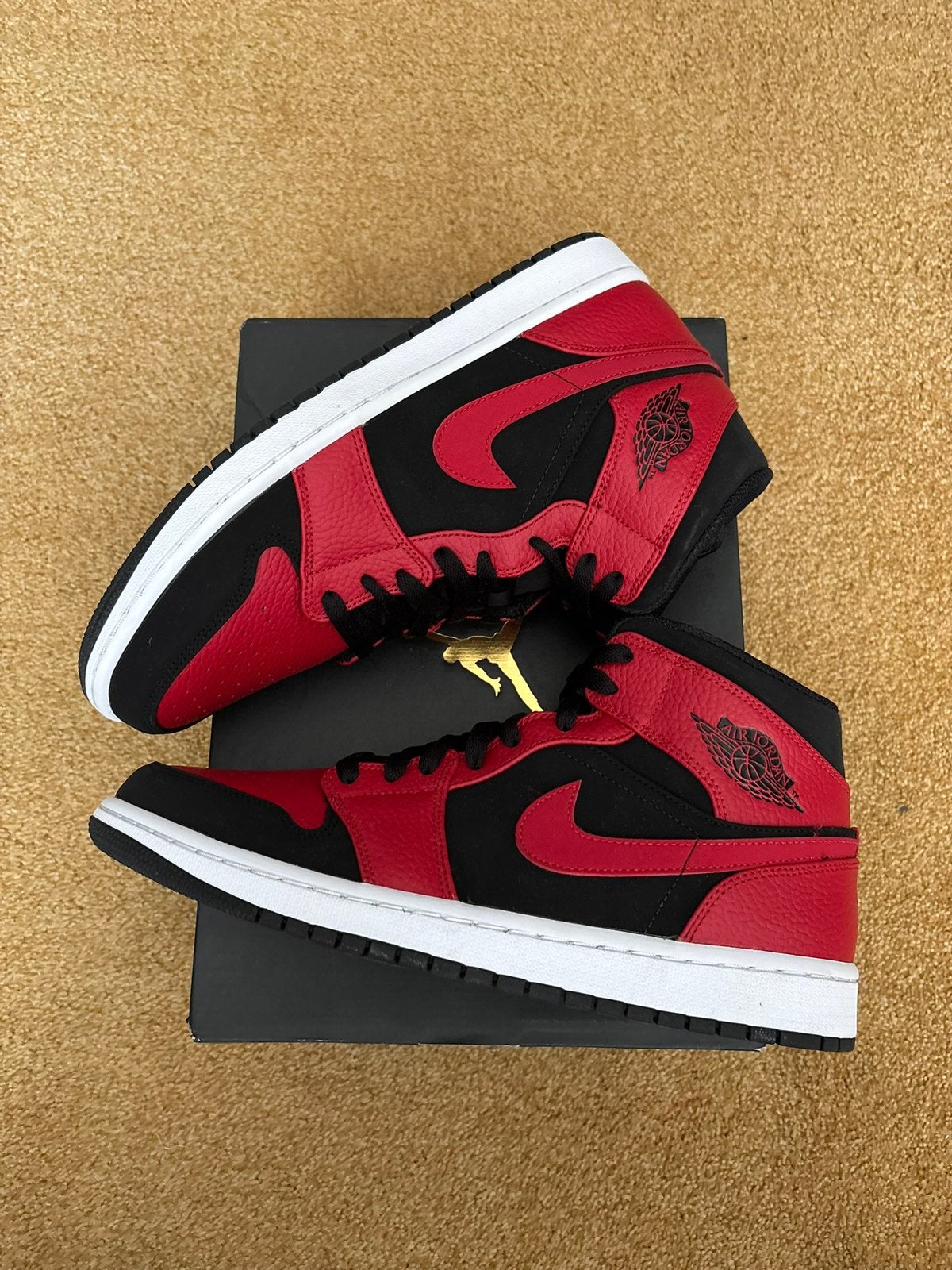 Nike Air Jordan 1 Mid ‘Reverse Bred’, Kleding | Heren, Schoenen, Overige kleuren, Nieuw, Ophalen of Verzenden, Sneakers of Gympen