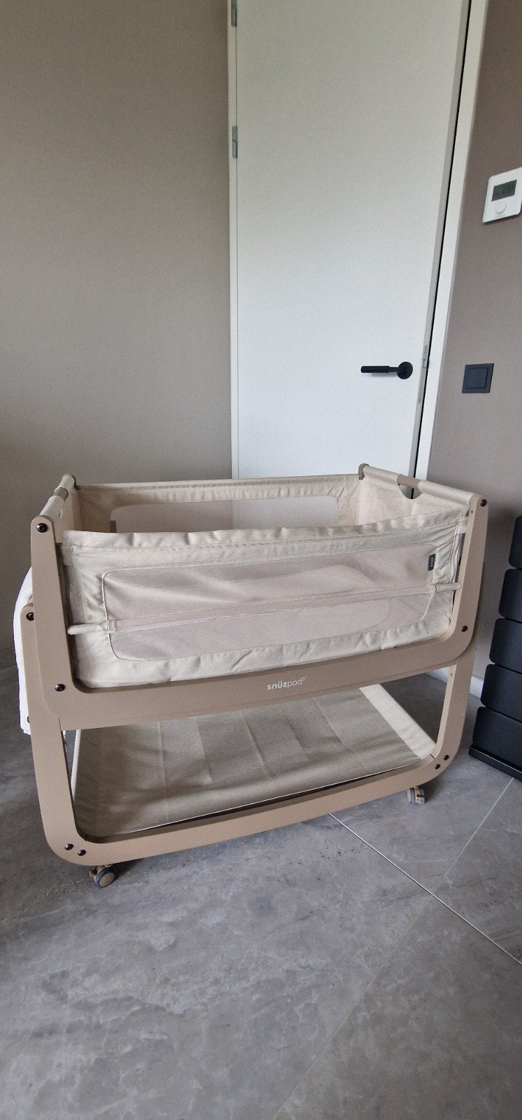 SnuzPod Co-sleeper 5 Mocha met wol matrasje, nieuw, Ophalen of Verzenden, Nieuw, Wieg