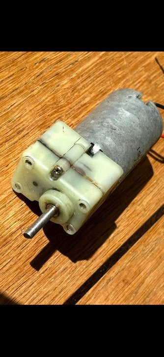 Gelijkstroommotortje met tandwielkast - Gebruikt, Ophalen of Verzenden