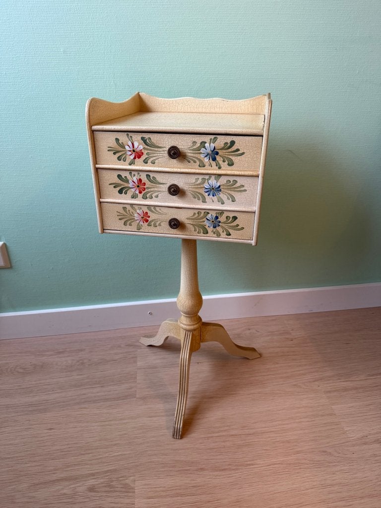 Vintage sierkastje/naaikastje op pootje, Ophalen