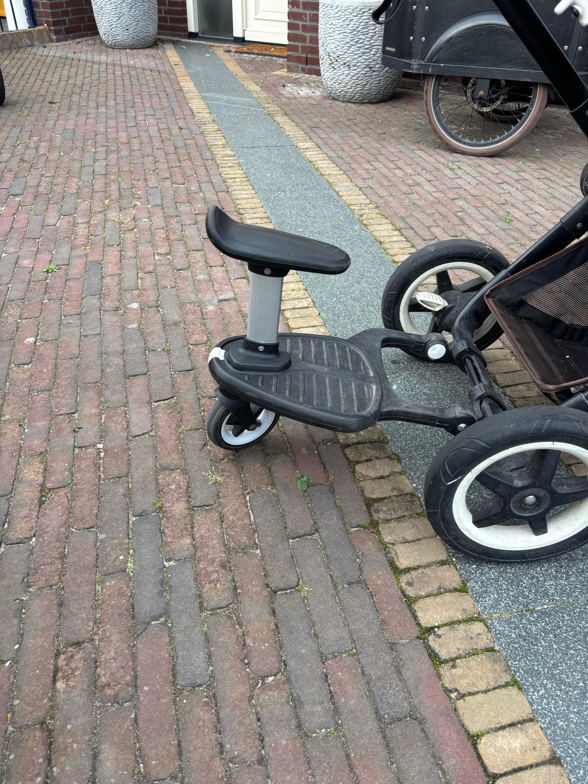 Bugaboo Meerijdplankje met zitje voor kinderwagen, Kinderen en Baby's, Kinderwagens en Combinaties, Ophalen, Gebruikt, Kinderwagen
