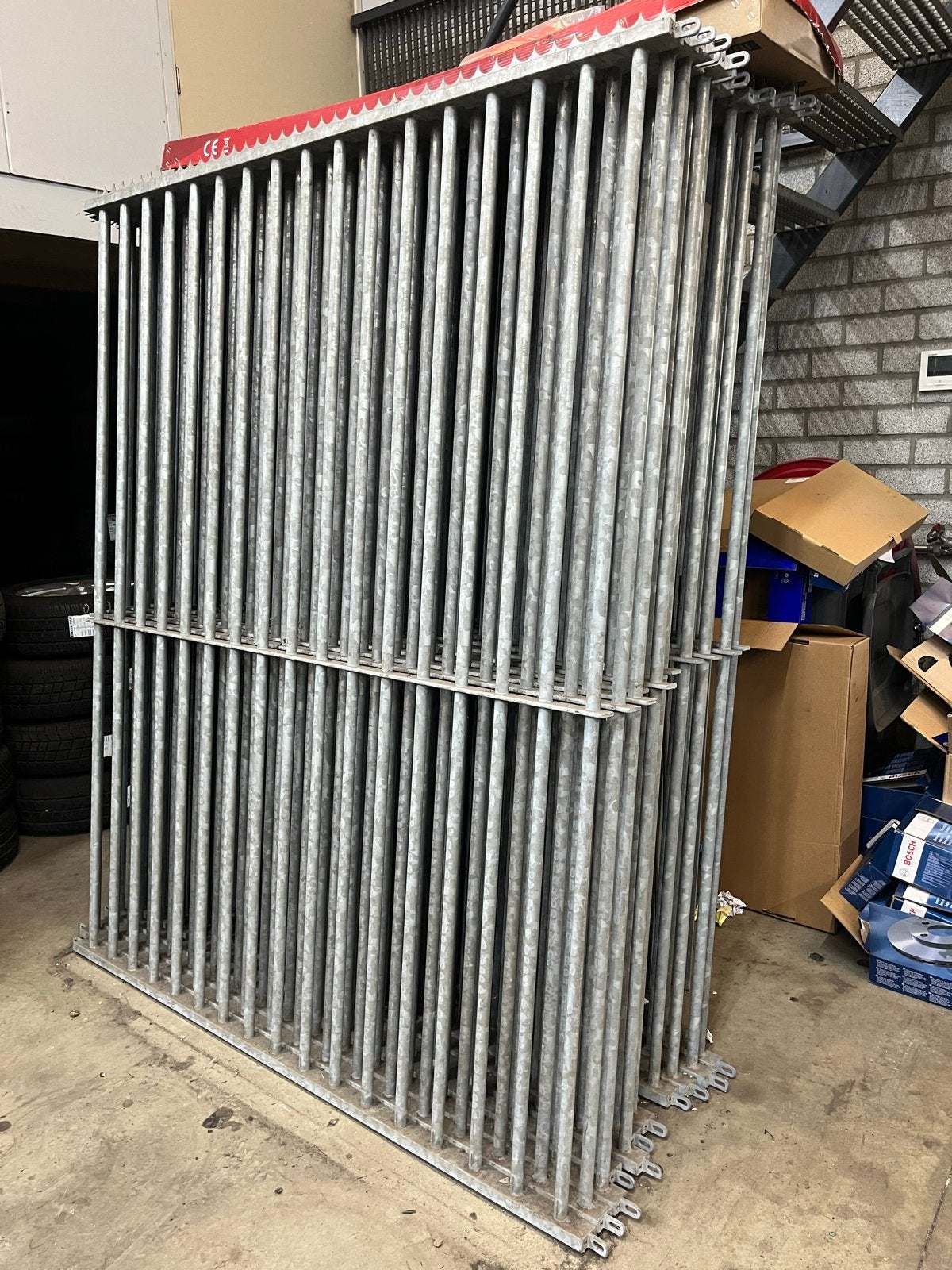 Gegalvaniseerd hekwerk 210 cm hoog met hanekam en poorten, Ophalen, Met poort, Gebruikt, Heras