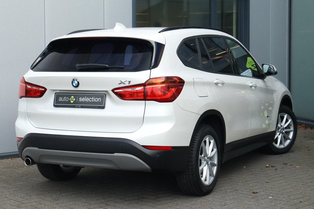 BMW X1 sDrive18d Executive, Auto's, BMW, Stof, Euro 6, 4 cilinders, Wit