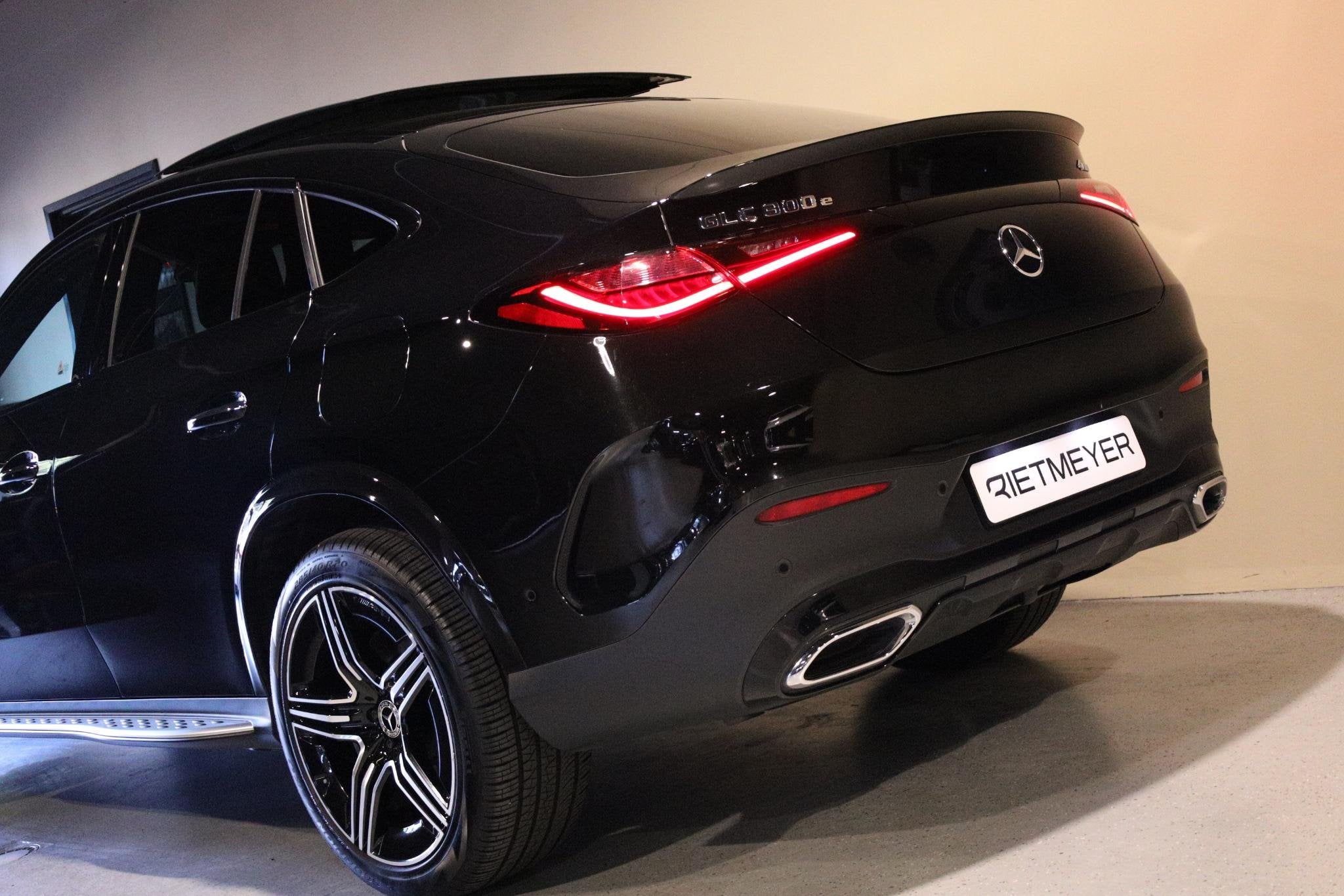 Mercedes-Benz GLC-klasse Coupé 300e 4MATIC AMG Line |Pano |, Auto's, Automaat, 12 maanden, Gebruikt, Euro 6