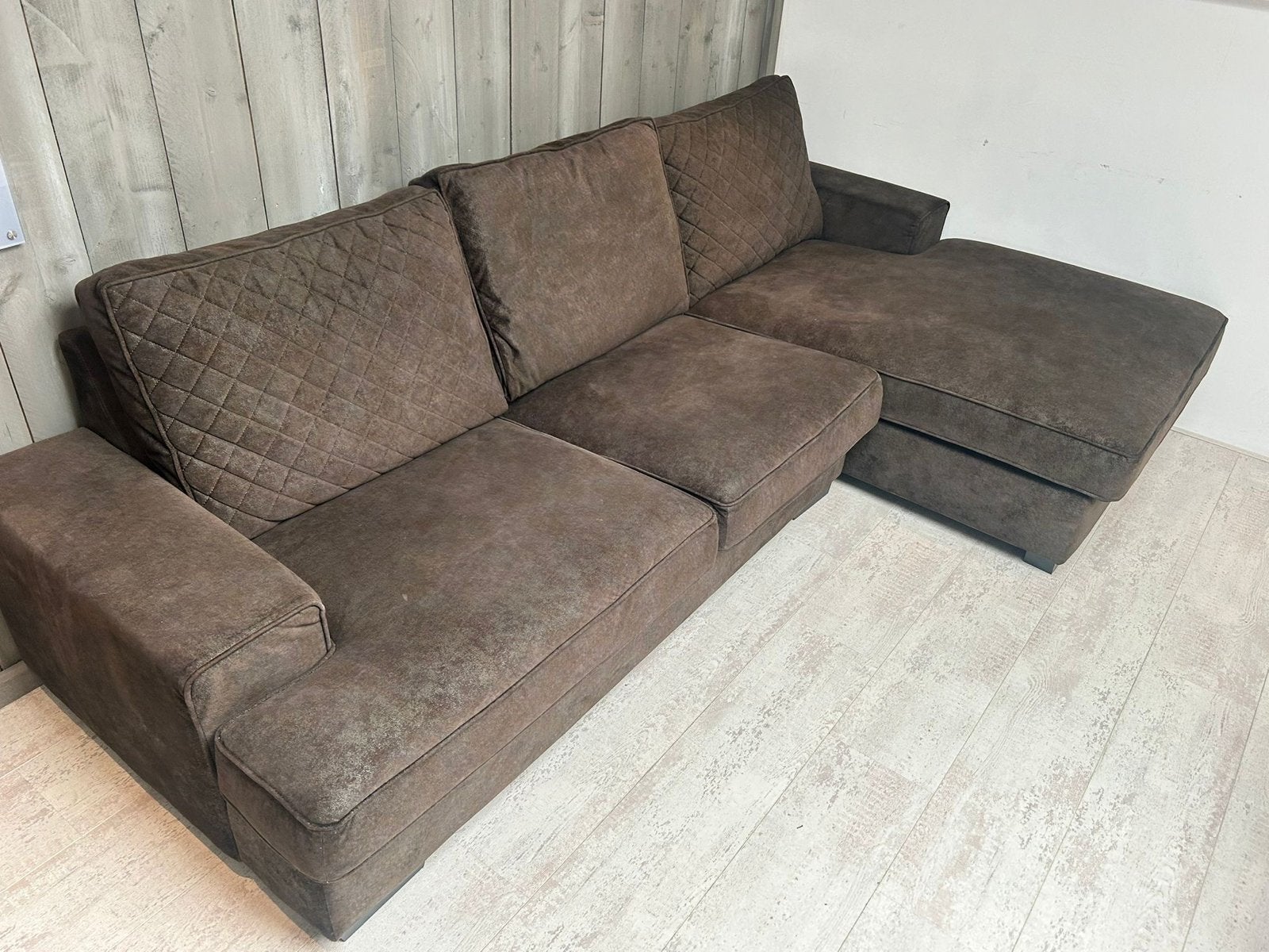 Comfortabele bruine hoekbank met chaise longue, Huis en Inrichting, Banken | Bankstellen, 250 tot 300 cm, Gebruikt, 125 tot 150 cm