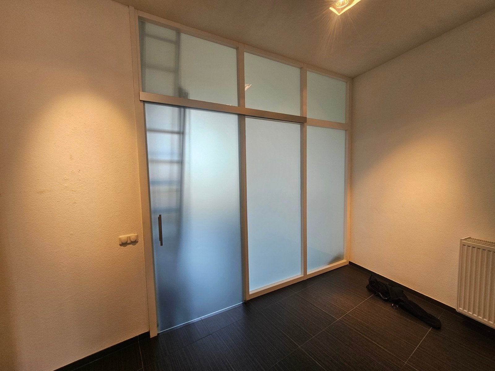 Glazen wand met geïntegreerde schuifdeur (300x300 cm), Ophalen