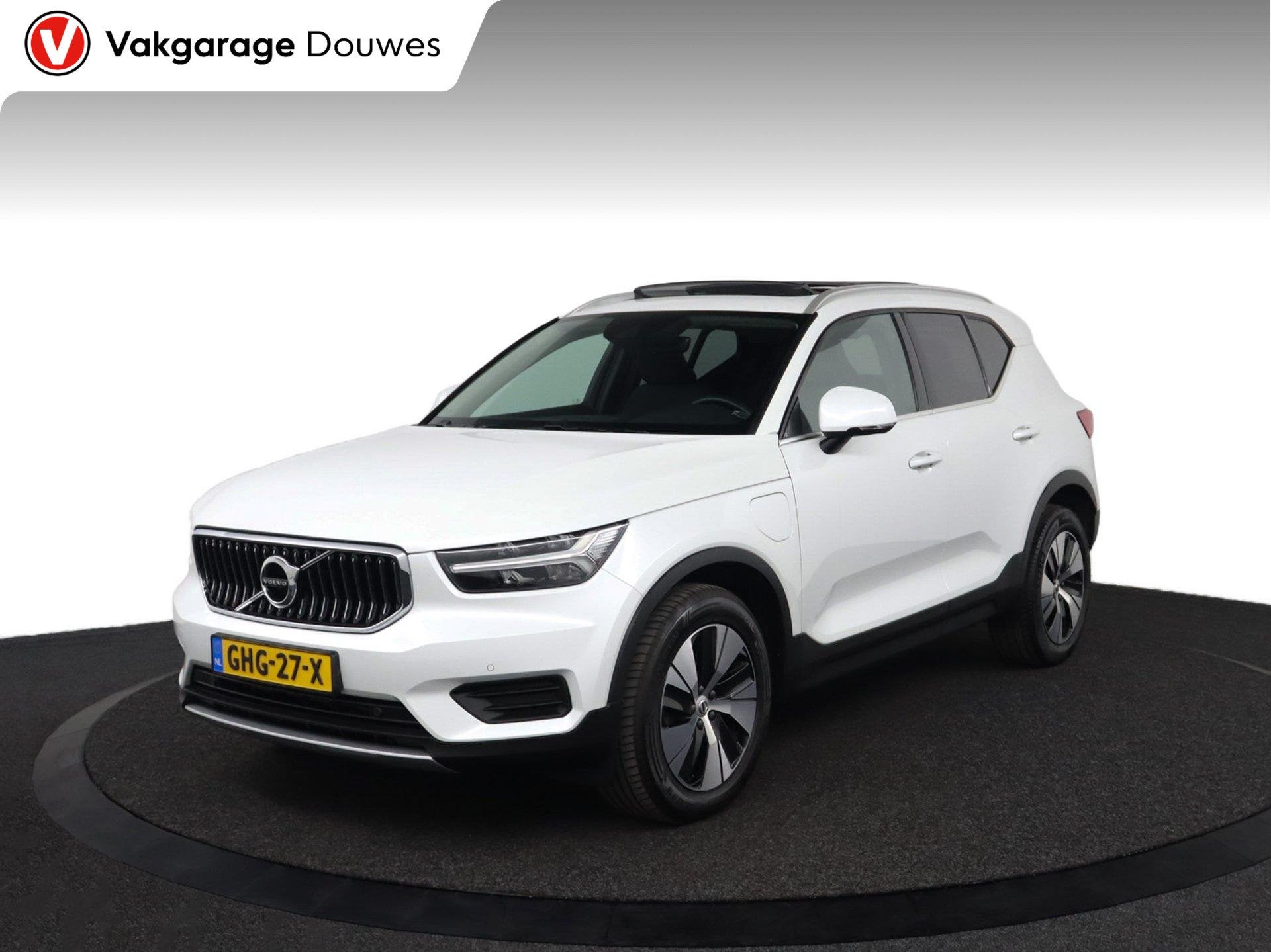 Volvo XC40 1.5 T4 Recharge Inscription Expression |Parelmoer, Stof, Euro 6, 1712 kg, Wit