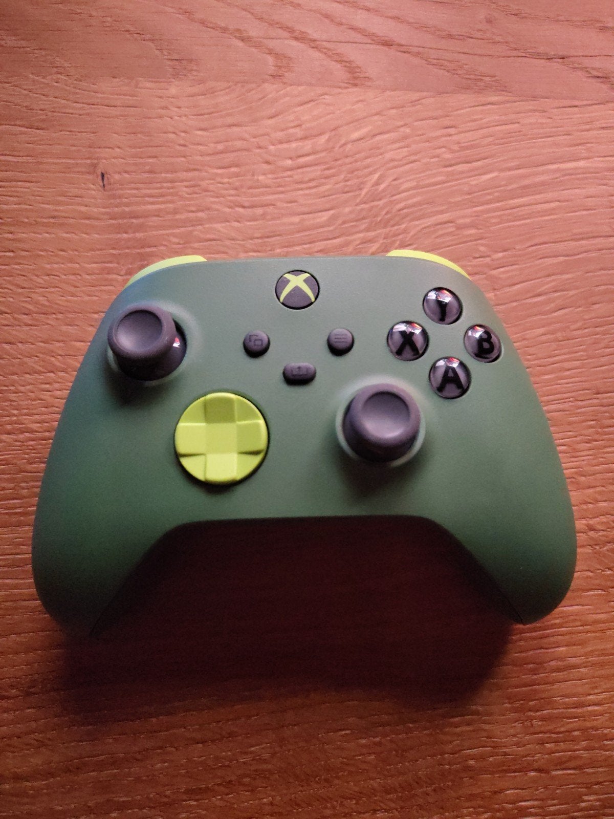 Microsoft Xbox Wireless Controller - Remix - Special Edition, Ophalen of Verzenden, Zo goed als nieuw, Controller, Xbox One