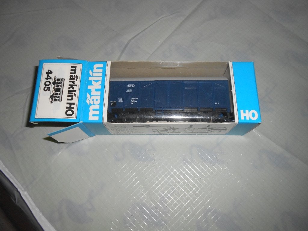 Märklin 4405 2x, CFL Luxemburg gesloten goederenwagon, blauw, Hobby en Vrije tijd, Modeltreinen | H0, Wisselstroom, Treinset, Nieuw