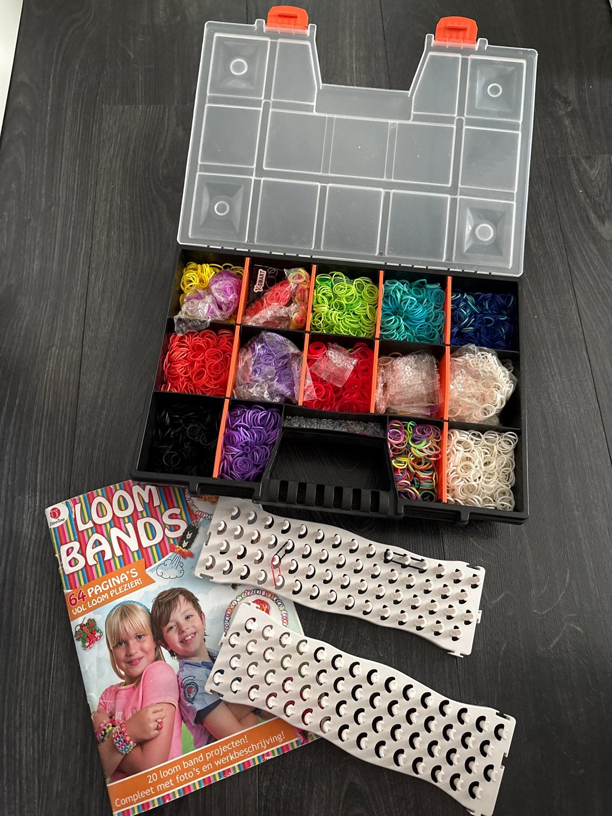 Loom Bands Knutselset met Boek en Accessoires, Gebruikt, Overige thema's, Meerkleurig, Ophalen of Verzenden