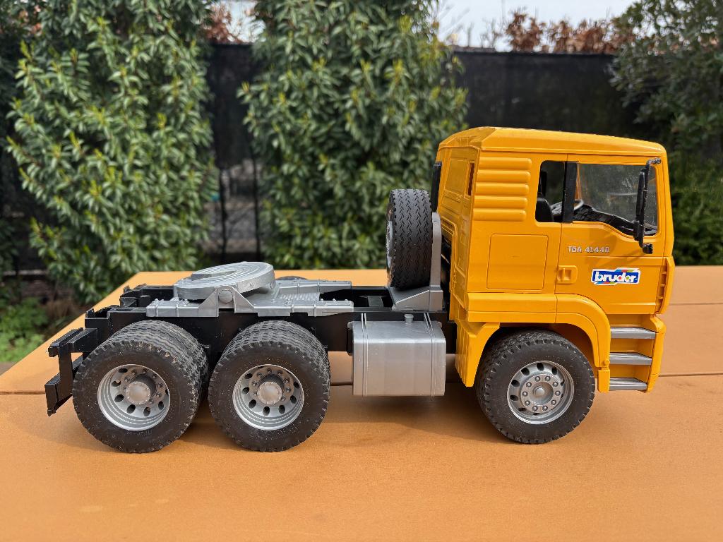 Bruder | MAN truck met dieplader 1 : 16, Kinderen en Baby's, Speelgoed | Speelgoedvoertuigen, Ophalen, Gebruikt