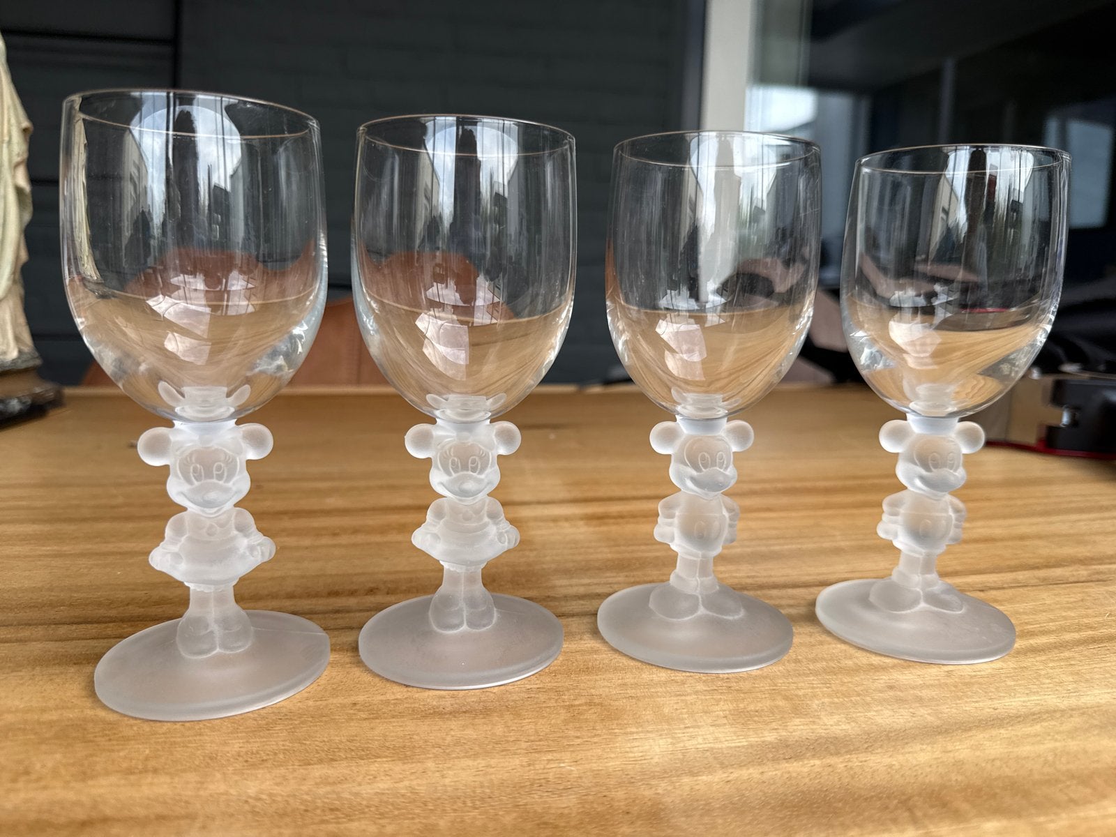 Set van 4 Disney Mickey & Minnie Mouse wijnglazen jaren 90, Ophalen of Verzenden, Zo goed als nieuw, Wit, Overige merken