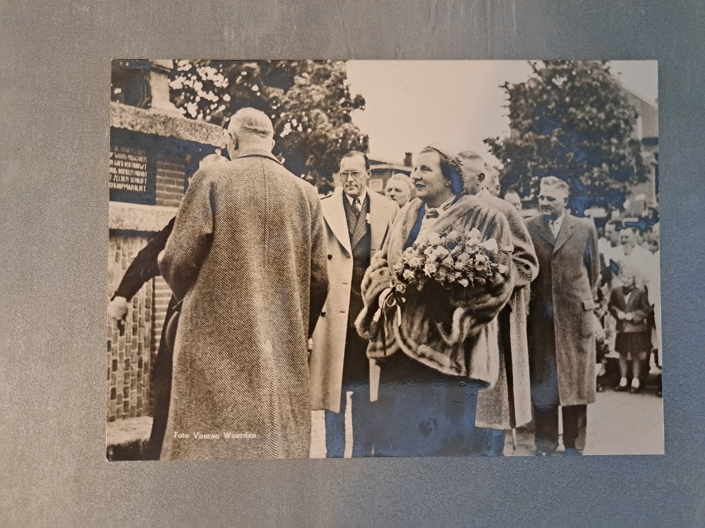Mooie foto van Juliana in Woerden, Verzamelen, Ophalen, Gebruikt, Nederland, Kaart, Foto of Prent