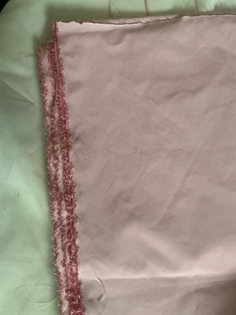 Stof roze lap is 4 meter bij 1 meter 40, Hobby en Vrije tijd, Stoffen en Lappen, Overige materialen, 120 cm of meer, Ophalen of Verzenden