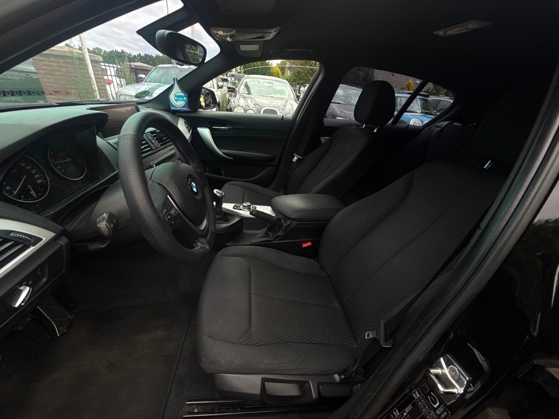 BMW 1-serie 118i Business LIEFHEBBERSAUTO/NAP/APK 17-7-2027/, 1-Serie, Euro 5, Gebruikt, Zwart